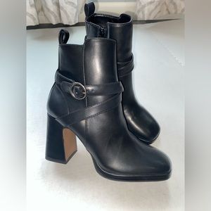 WOMEN'S BLACK KENSIE AXEL HEELED BOOTIES SIZE 6.5 DRESSY STAPLE BUCKLE DETAIL